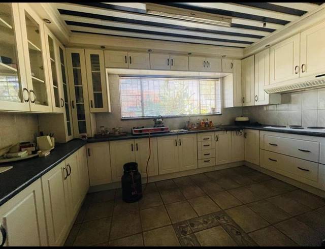 4 BEDROOM HOUSE FOR SALE IN DUNNOTTAR